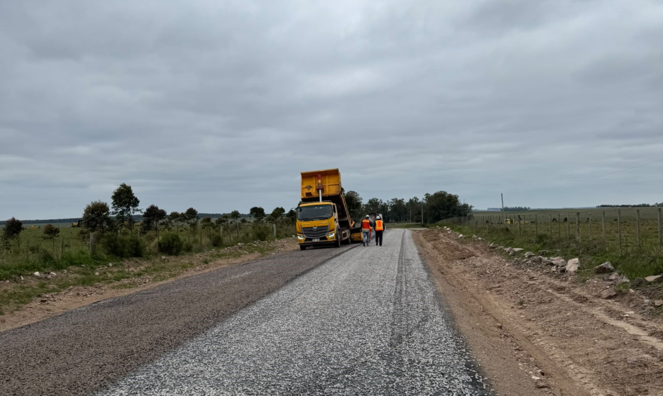 Vialidad está rehabilitando 37,3 kilómetros de la ruta 43, en Durazno Vialidad está rehabilitando 37,3 kilómetros de la ruta 43, en Durazno