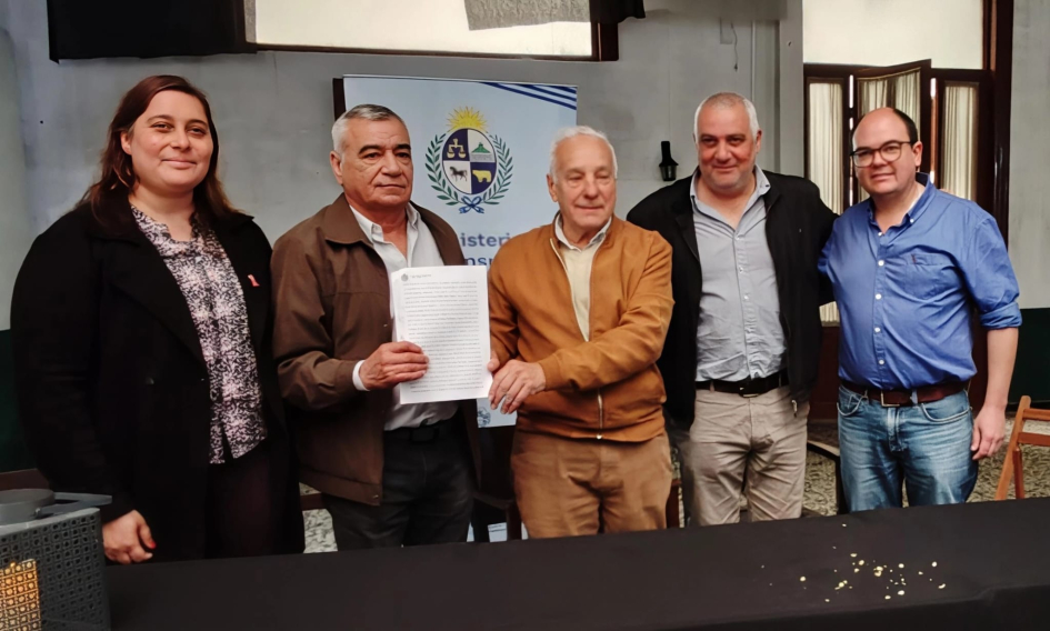 Nuevos convenios y obras sociales fortalecen instituciones en cinco departamentos Nuevos convenios y obras sociales fortalecen instituciones en cinco departamentos