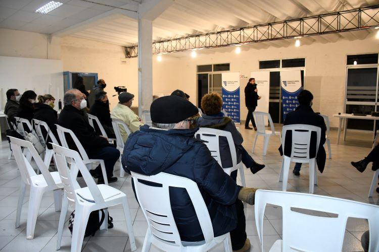 Charla con vecinos en Santa Lucía, Canelones