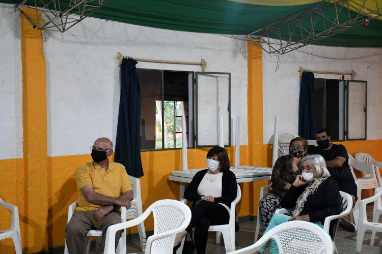 Charla con vecinos en Independencia, Florida