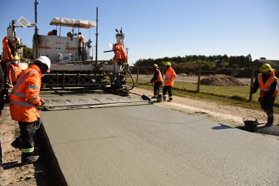 Obras de pavimentación en calles de la zona portuaria de Nueva Palmira