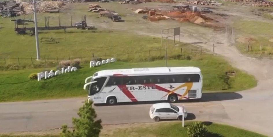 Foto: Municipio Plácido Rosas Primer ingreso de transporte de pasajeros a la localidad de Plácido Rosas