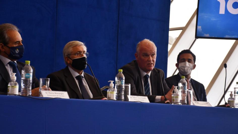 Uruguay sigue recuperando conectividad aérea Subsecretario Olaizola da discurso durante la ceremonia