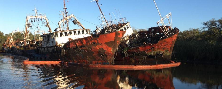 Barcos encallados en Arroyo las Vacas