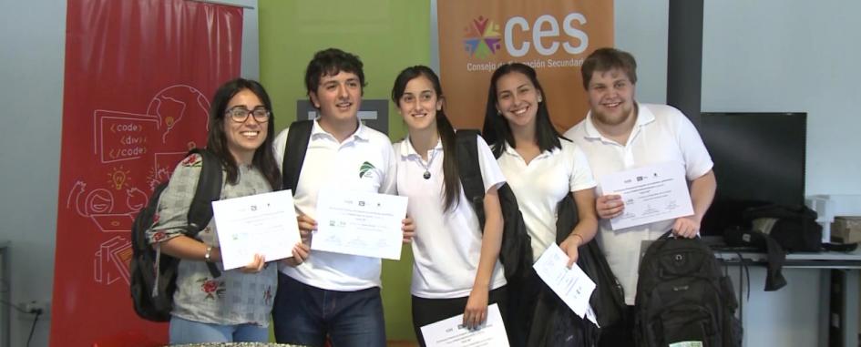 Estudiantes de liceos de Maldonado, Paysandú, Salto y Montevideo en la sede del Plan Ceibal Estudiantes de liceos de Maldonado, Paysandú, Salto y Montevideo en la sede del Plan Ceibal