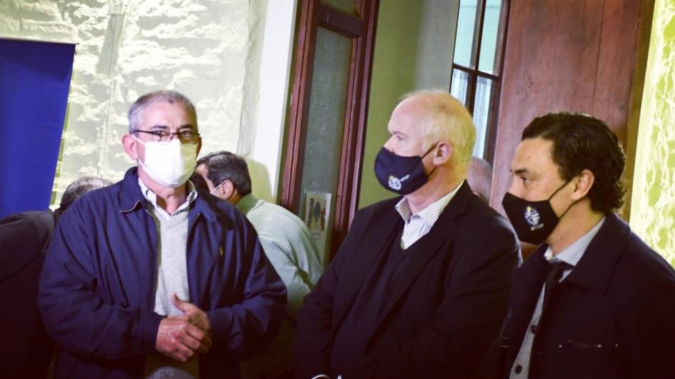 La Casa de Residentes de Flores en Montevideo cuenta con instalaciones reformadas Subsecretario Juan José Olaizola junto al intendente de Flores y el director de Arquitectura