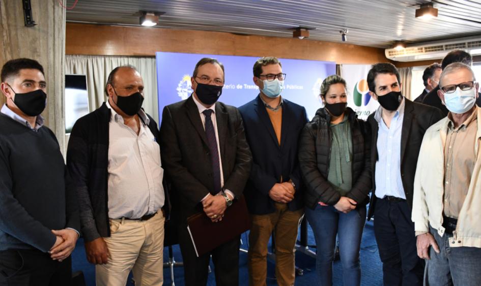 “Los convenios sociales son una herramienta exitosa” Ministro Falero se toma fotografía con representantes de instituciones sociales