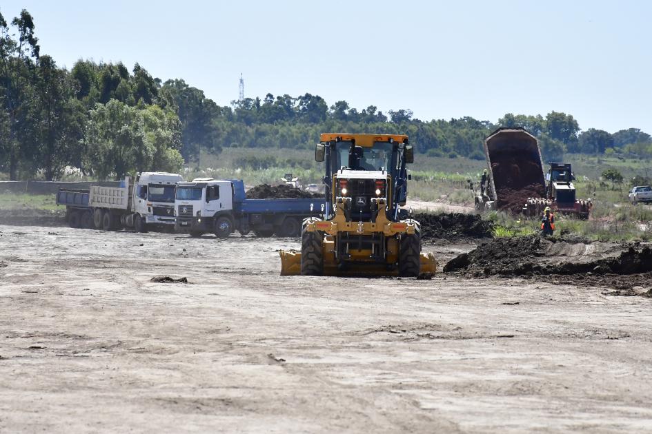 Maquinas trabajando en la construcción del centro de operación de DBCC-Transport