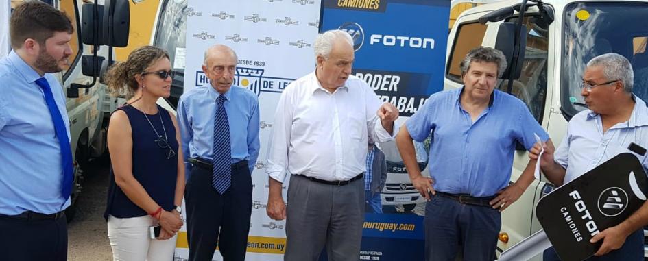 renuevan su flota automotriz ministro Rossi