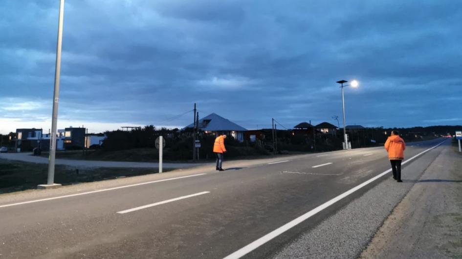 Proyecto piloto para mejorar iluminación en rutas Técnicos del MTOP inspeccionan luminosidad de nuevas luminarias de ruta 10, José Ignacio