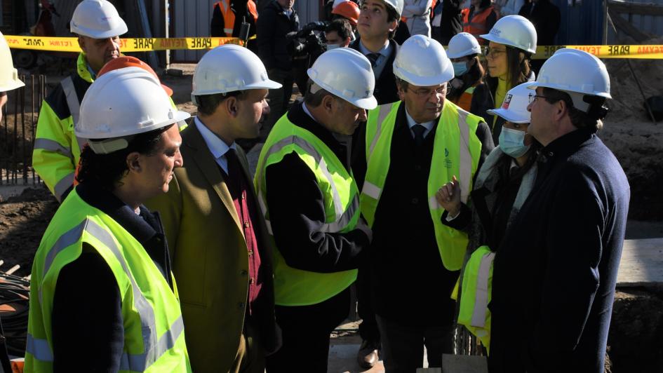 Avanza la construcción del futuro hospital del Cerro Ministro José Luis Falero, Álvaro Delgado, Leonardo Cipriani y Martín Lema recorren la obra