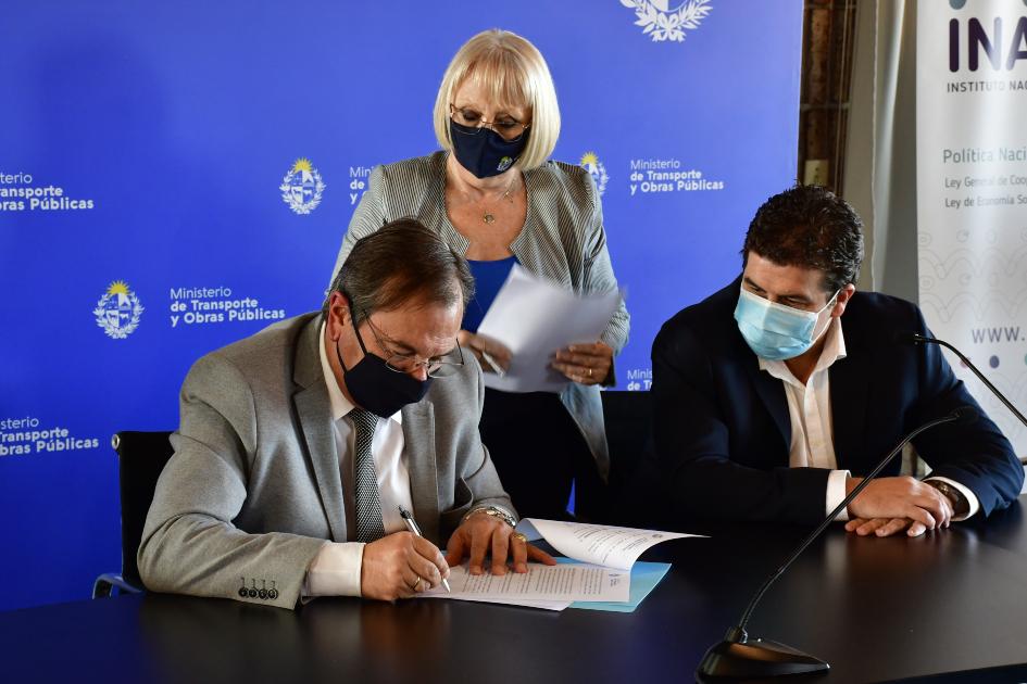 Cooperativas podrán incorporarse a obras de Arquitectura Ministro Falero y Presidente de Inacoop firman convenio