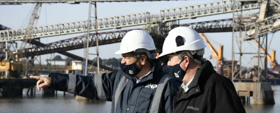 Recorrida por el puerto Nueva Palmira El ministro recorriendo el puerto Nueva Palmira con técnicos de ANP
