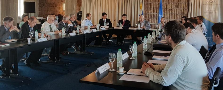 Ministro Rossi con integrantes de la Junta Nacional de Aeronáutica Civil y de la OACI Ministro Rossi con integrantes de la Junta Nacional de Aeronáutica Civil y de la OACI