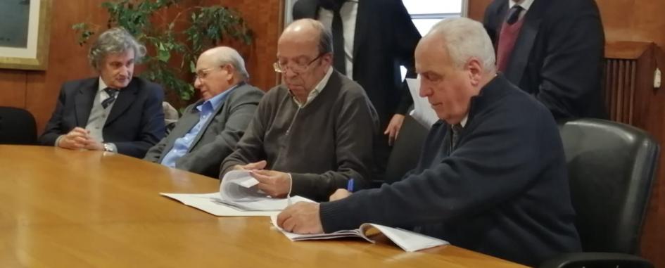 Firma de convenios PPP Autoridades del MTOP firmando convenio PPP