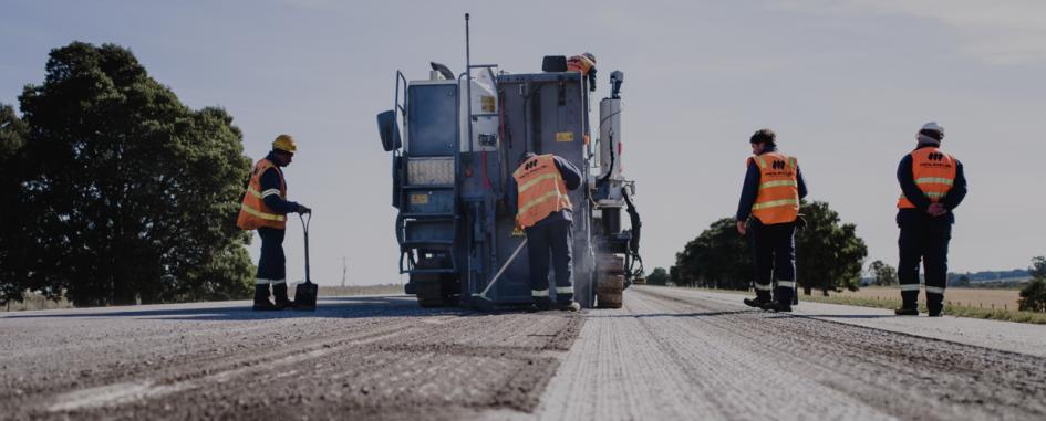 Obreros trabajando en rutas