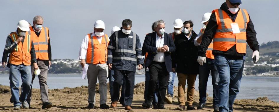Ministro Luis Alberto Heber recorriendo obras en el puerto de Montevideo Ministro Luis Alberto Heber recorriendo obras en el puerto de Montevideo