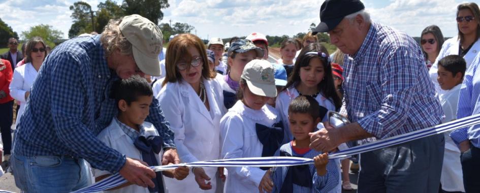 Inauguración de ruta 27 Ministro Rossi en la inauguración de obras en ruta 27