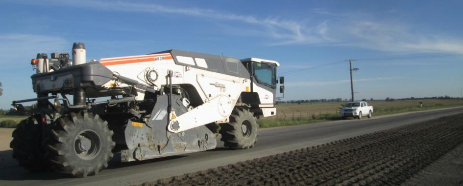 Maquinaria trabajando en Rutas 3 y 14 Maquinaria trabajando en Rutas 3 y 14