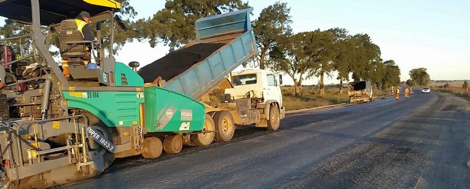 Maquinaria trabajando en Rutas 3 y 14 Maquinaria trabajando en Rutas 3 y 14