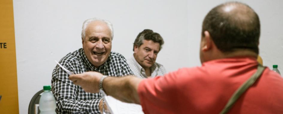 Ministro Rossi con vecinos de La Teja Ministro Rossi con vecinos de La Teja