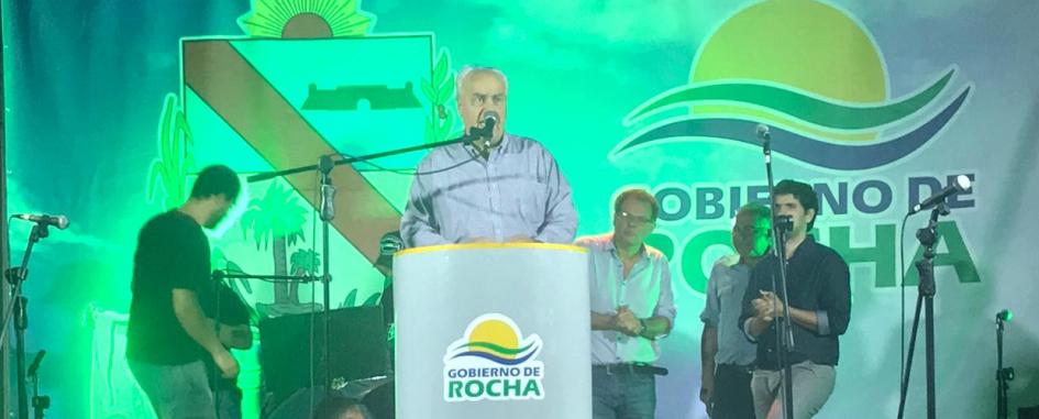 Inauguración de la nueva planta urbana de Velázquez, en Rocha Ministro Rossi dando discurso en la inauguración de la planta urbana de Velázquez