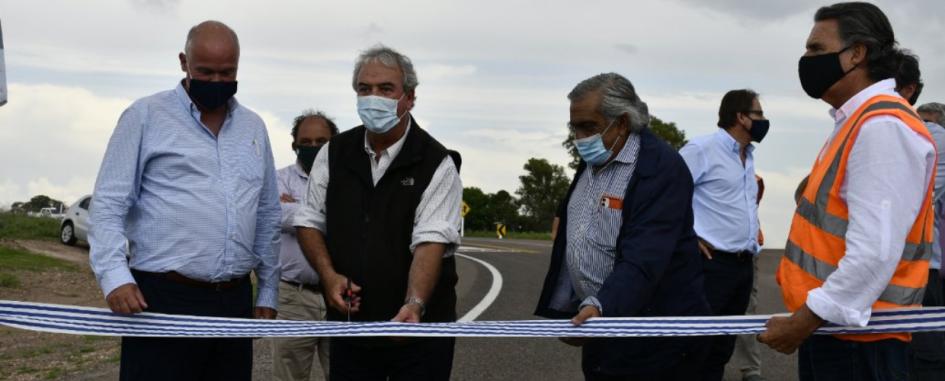 Inauguración de empalme de rutas Nº 4 y 20. Ministro Heber, subsecretario Olaizola e intendente Lafluf participan de corte de cinta