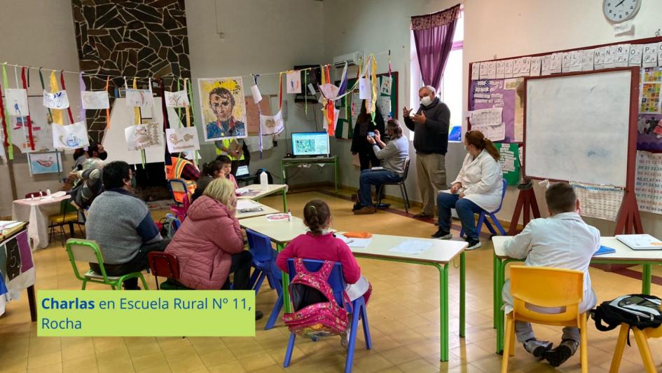 Charlas en Escuela Rural Nº 11, Rocha Charlas en Escuela Rural Nº 11, Rocha
