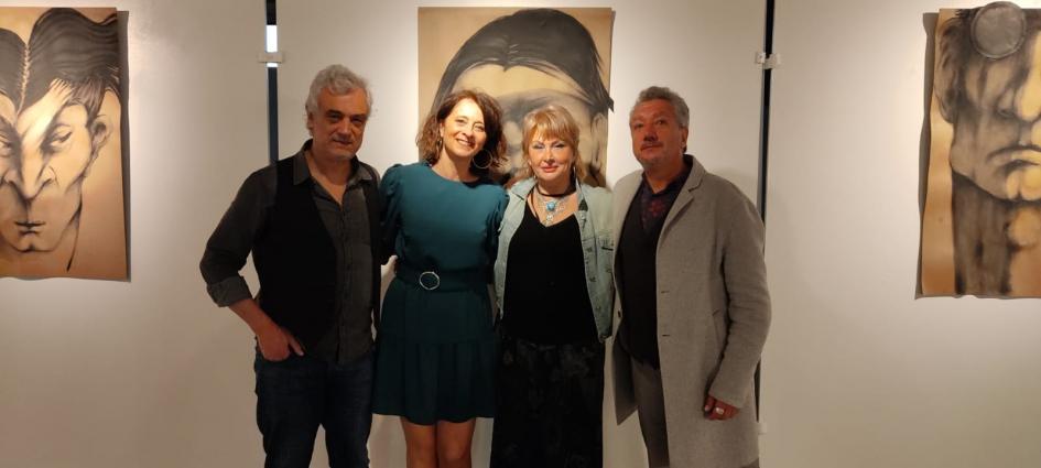 Muestra "Placeres Sordideces Penurias" Artista y músicos en la inauguración de la muestra