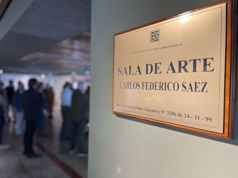 Placa con nombre de la Sala