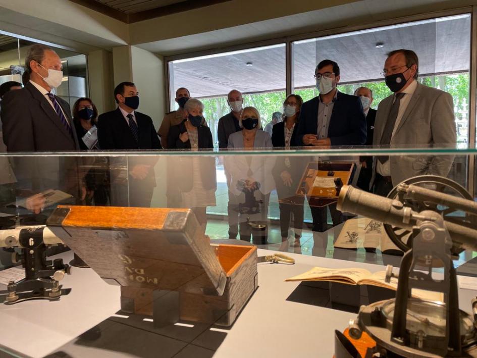Inauguración de la Sala Recorrida de las autoridades por la Sala de Arte