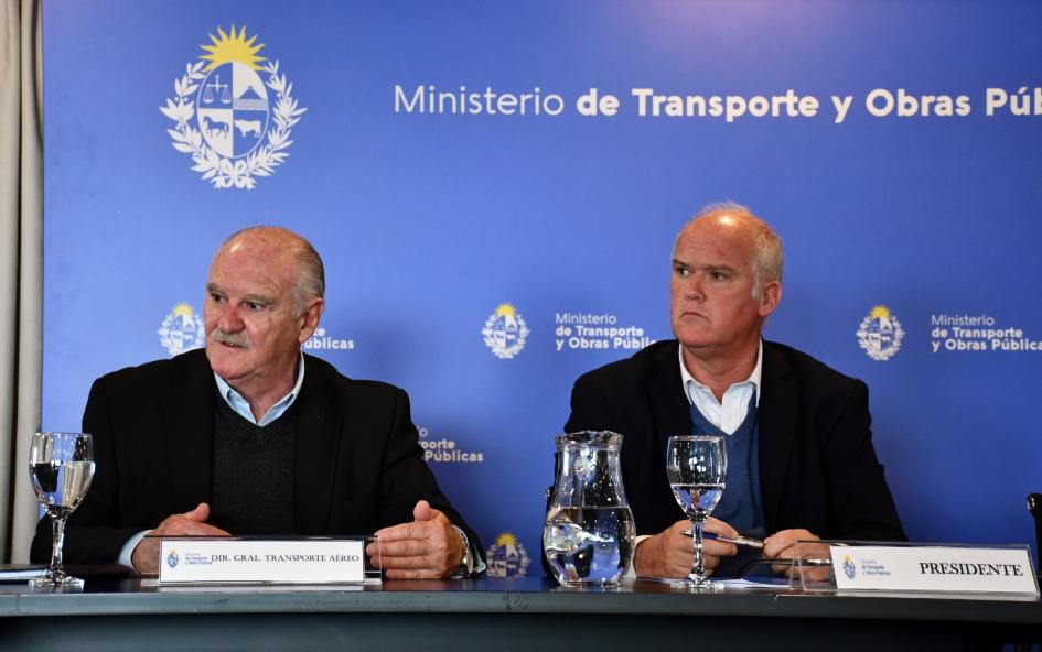Junta Aeronáutica en sesión Junta Aeronáutica en sesión