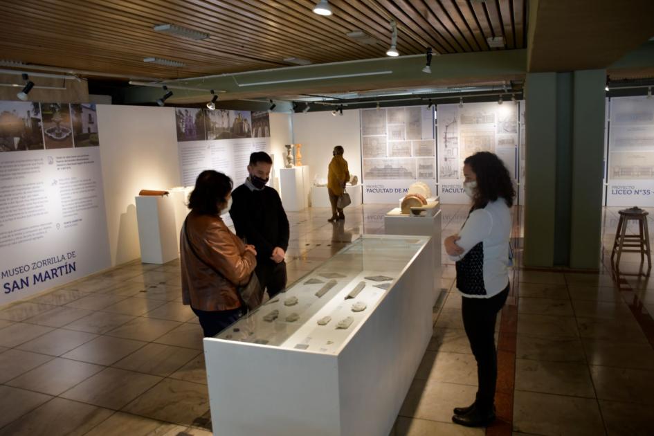 Visitantes en la muestra