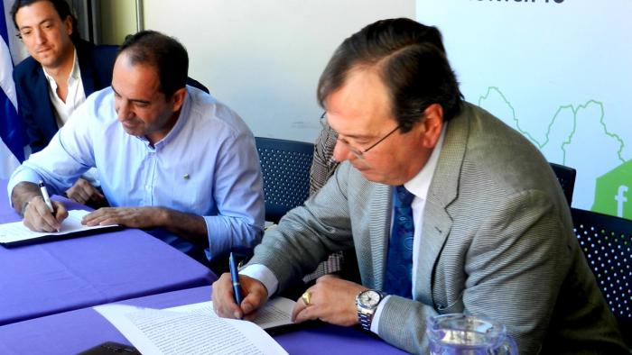 Arquitectura apoyará obras en Municipio F. Foto: Municipio F Ministro Falero y Alcalde López firman acuerdo de cooperación