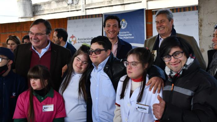 Ministro Falero e Intendente Antía junto a integrantes de la Asociación Down de Maldonado