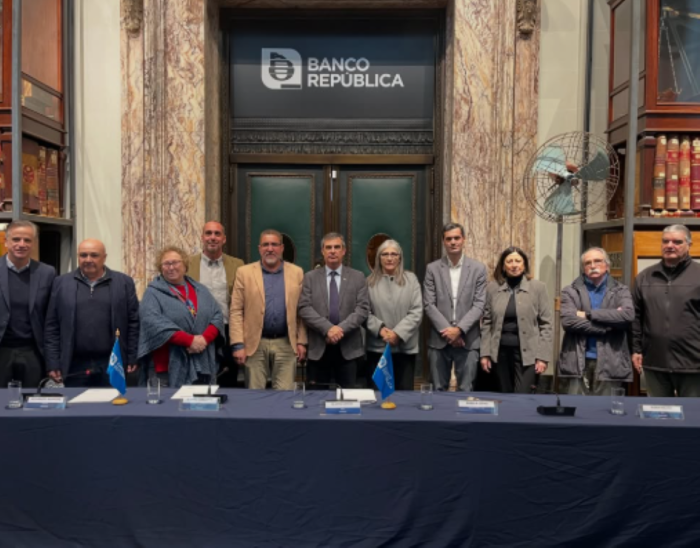 Firma de un convenio que impulsa la renovación del transporte turístico Firma de un convenio que impulsa la renovación del transporte turístico