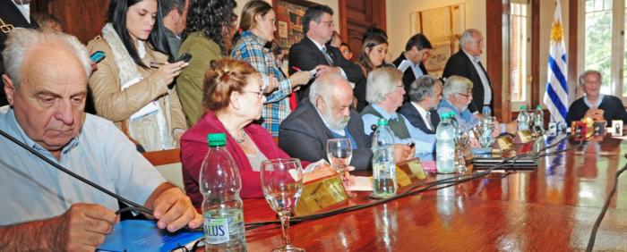 Ministro Rossi reunido en Consejo de Ministros extraordinario