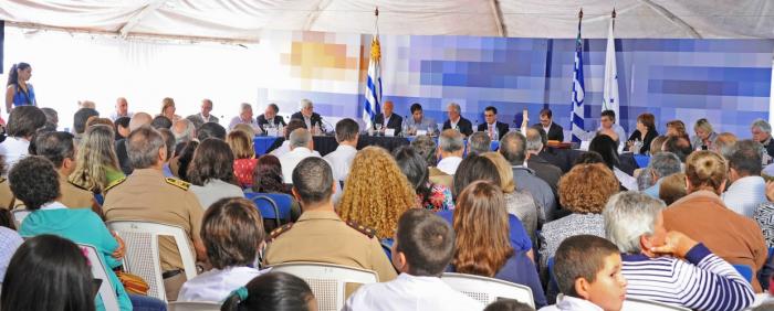 Ministro Rossi en Consejo de Ministros en Fray Bentos