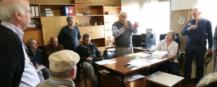 Ministro Rossi junto a cooperativistas de Cerro Largo