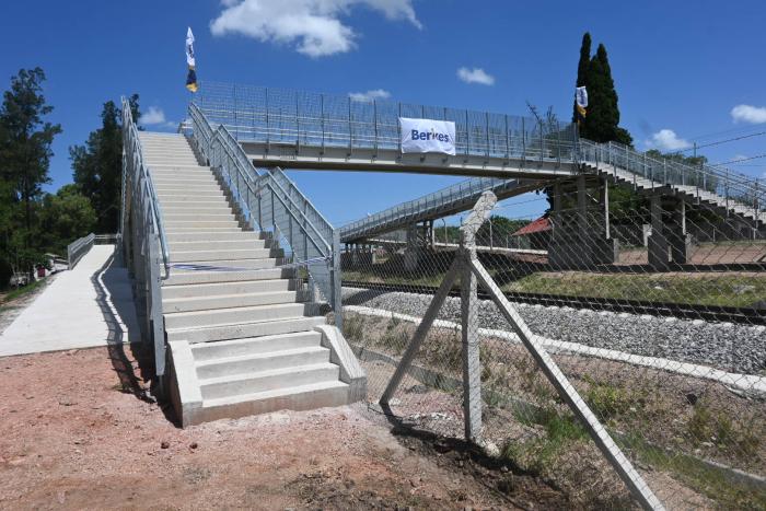 Inauguración de la nueva pasarela peatonal accesible en Juanicó