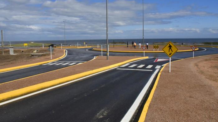 Rotonda en el cruce de rutas 10 y 104