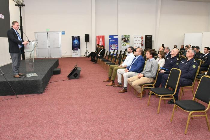 Ministro Falero en Expo Segura en el LATU