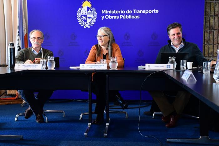 Encuentro entre autoridades del MTOP e intendentes electos de Montevideo y Canelones por transporte