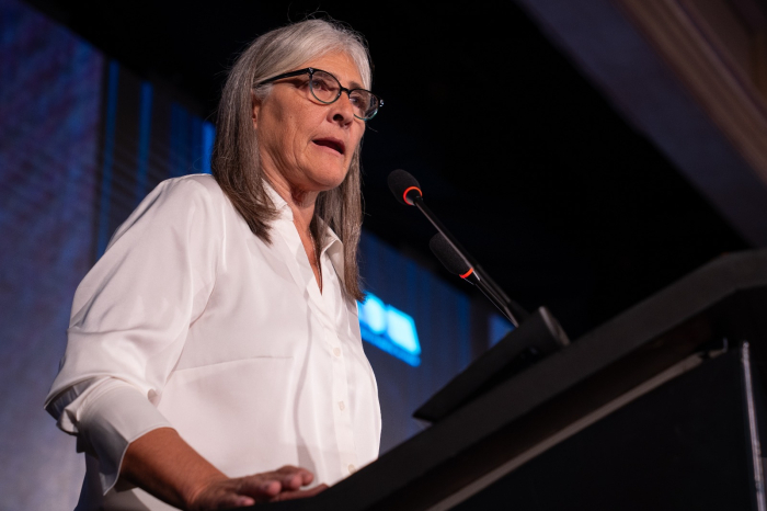 La ministra de Transporte y Obras Públicas, Lucía Etcheverry, presentó en la Asociación de Dirigente