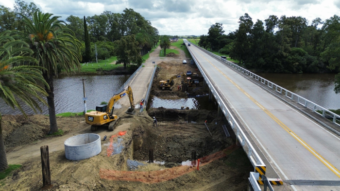 Los nuevos puentes sobre los arroyos Solís Grande y Sarandí superan el 90% de avance