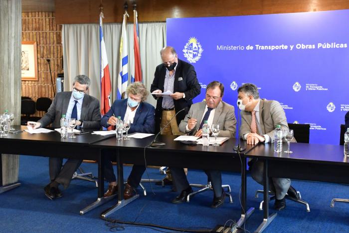 Autoridades firmando contrato de PPP Autoridades firmando contrato de PPP