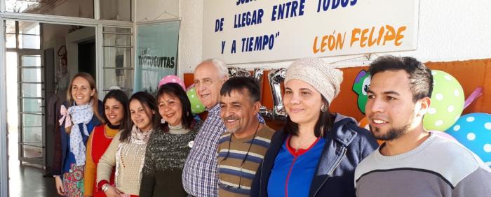 Ministro Rossi con integrantes del CAIF Pompitas de Colores de Bella Unión