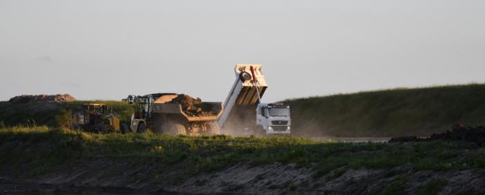Movimiento de tierras durante la construcción del Ferrocarril Central