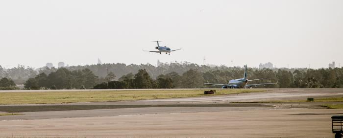 Avión de la aerolínea chilena JetSMART aterrizando