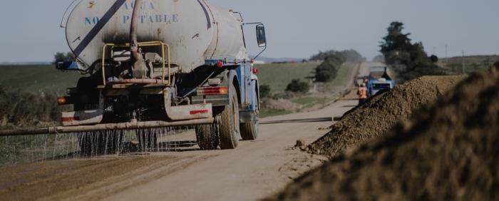 Obreros trabajando en ruta